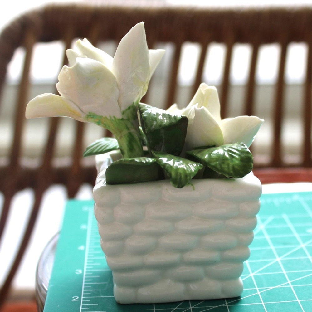 Radnor Bone China Figurine White Flowers‎ Green Leaves Basket Staffordshire - Picture 8 of 14